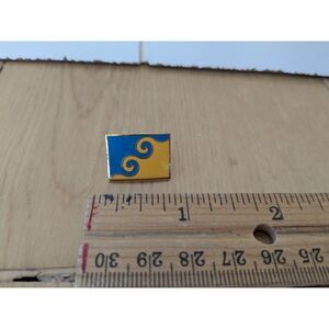 Karmapa Dream Flag Pin - .75" - Blue and Yellow